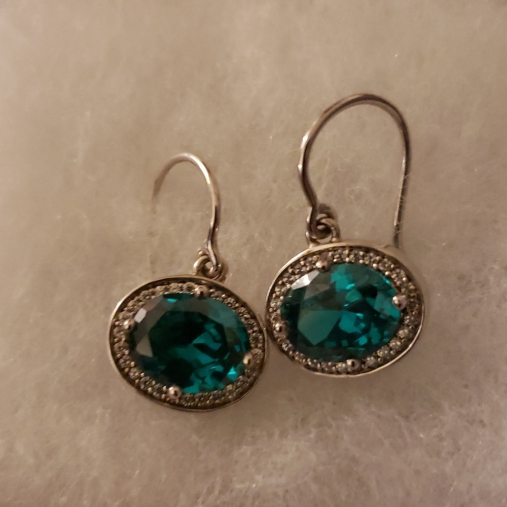 Beautiful emerald and diamond earrings